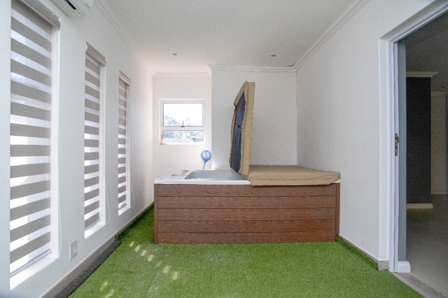 5 Bedroom Property for Sale in Beacon Bay Eastern Cape